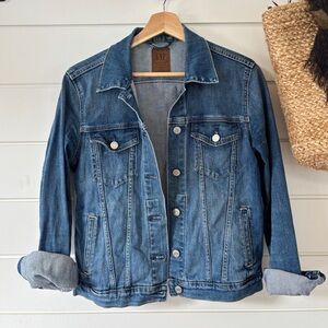 GAP Women's Icon Blue Jean Jacket, S